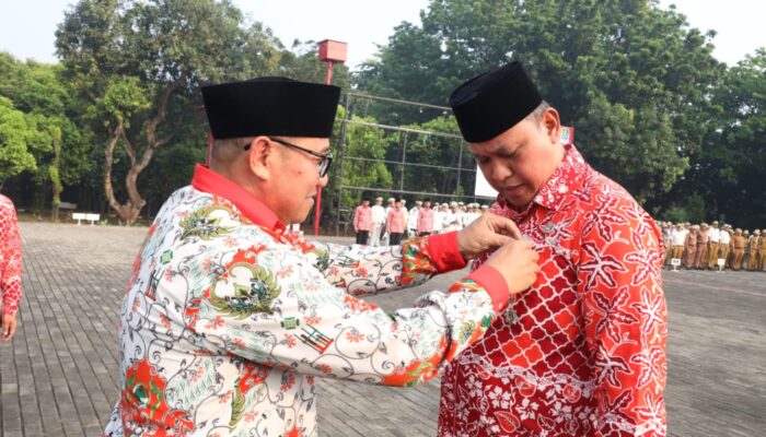 Peringatan Hari Koperasi ke 76, Plt Wali Kota Bekasi Dapat Penghargaan Tokoh Penggerak Koperasi Madya