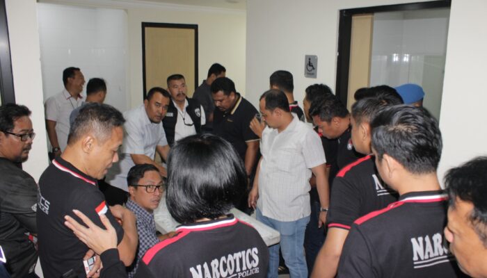 Cegah Penyalahgunaan Narkoba, Polres Metro Jakarta Barat Lakukan Cek Urine Secara Dadakan