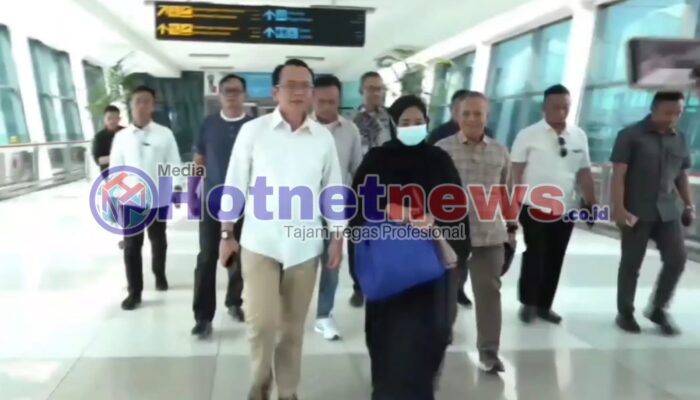 Pj Kabupaten Bekasi Dani Ramdan Jemput Langsung TKW Asal Kabupaten Bekasi yang Mendapat Kekerasan di Arab Saudi.