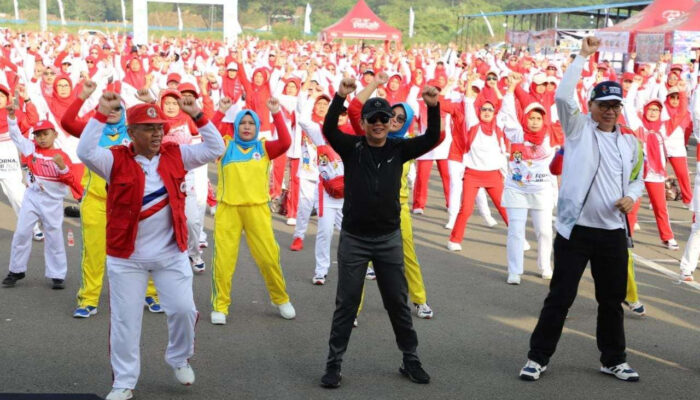 Ajak Masyarakat Sehat dan Bugar, Dani Ramdan Bareng Emak-emak Senam Jantung Sehat di Meikarta Cikarang