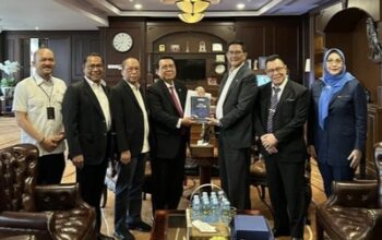 Peradi Serahkan Daftar Pembaharuan Anggota Advokat ke MA