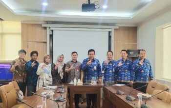 Sekda Kabupaten Bekasi di Dampingi Kepala Diskominfosantik Terima Kunjungan Komisi Informasi Jawa Barat