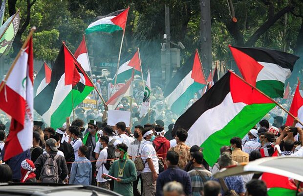 MUI Kawal Aksi Damai Aliansi Rakyat Indonesia Bela Palestina di Monas