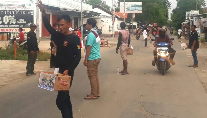 Warga Cabangbungin Menggalang Dana Peduli Palestina Di Jalan
