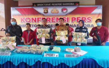 Akibat Perbuatannya Tersangka Dijerat Pasal.114 UU No 35 Tahun 2009 Dengan Ancaman Penjara Maksimal Hukuman Mati.
