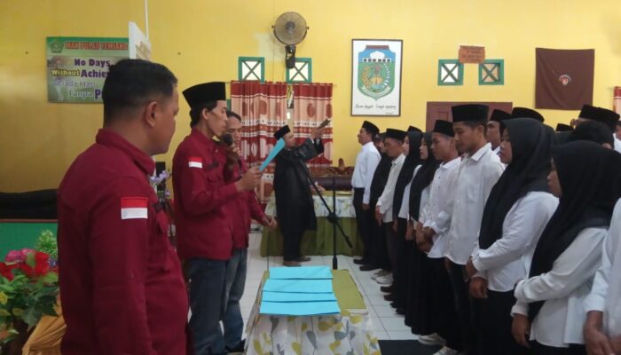 KETUA PANWASCAM TEBO ULU MENGKUKUHKAN 109 PENGAWAS TPS DIWILAYAH KECAMATAN TEBO ULU KABUPATEN TEBO