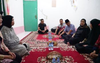 Meninggal Dalam Jalankan Tugas Pangdam II-Sriwijaya Kunjungi Keluarga Alm Dan Memberikan Tali Asih