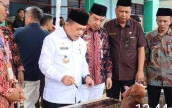 Pj Bupati Merangin Dampingi Gubernur Resmikan Gedung SMK 15