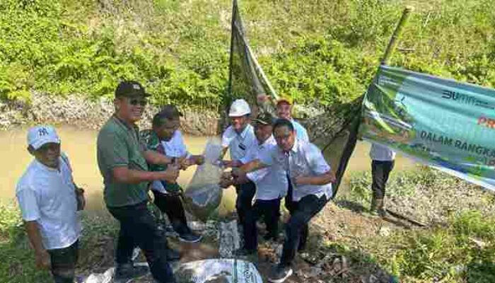 Peringati Hari Lingkungan Hidup Sedunia, PTPN IV Regional Unit Adolina Tanam 100 Pohon Serta Tabur 1000 Ekor Ikan