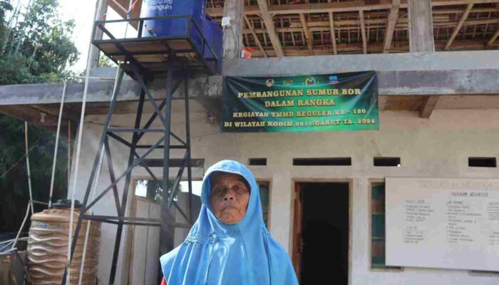 Seorang Nenek Tua (75) Ucapkan Terimakasih Bapak TNI,  Ada Apa!!