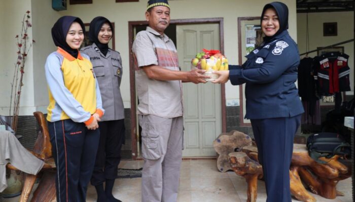 Peringatan Dalam Rangka Hari Bhayangkara 78 Polri, Polda Banten Bidhumas Melaksanakan Giat Ajangsana Kepada Purnawirawan