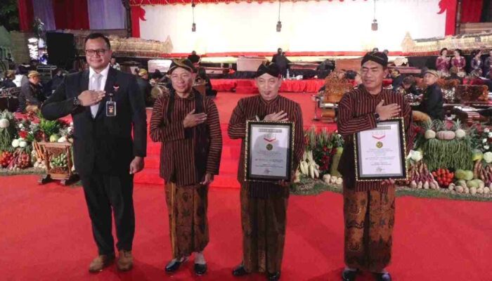 Gelar Wayang Kulit dan Libatkan UMKM dalam Hari Bhayangkara ke-78, Polri Raih Dua Rekor MURI