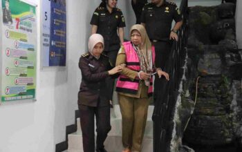 TSK Kasus Tipikor Kades Karang Rahayu di Amankan Kejari Cikarang Kab. Bekasi