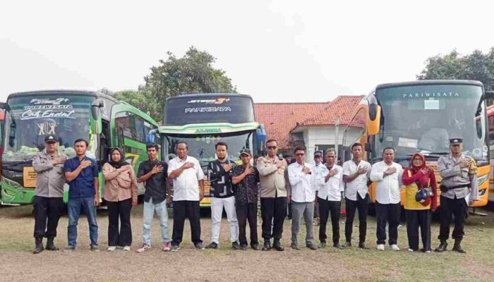 HUT Bhayangkara Ke- 78 Polsek Pebayuran Kawal Dan Amankan Pemberangkatan Masa Menuju Monas