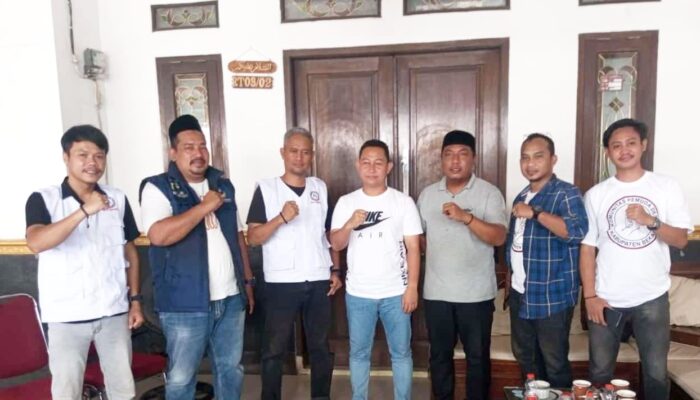 Bergerak Cepat Komunitas Pemuda Desa Sambangi Kediaman Relawan TEBAS, Ini Pesan H Sarjan, S.H 