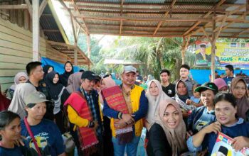 Komunitas Batak di Dusun Patokan, Berikan Ulos Tanda Kebesaran Ke Agus- Nazar Sebagai Bupati