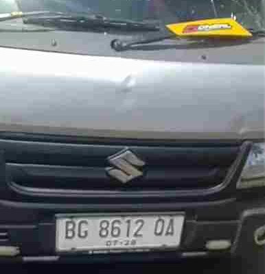 Mobil Pickup Ber No Pol BG 8612 OA Diduga Membawa Minyak Mentah Ilegal Terparkir Bebas di Rumah Makan Musi Rawas