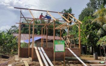 Satgas TMMD ke 122 Kodim Sarko Bangun Rumah Tak Layak Huni Menjadi Layak Huni