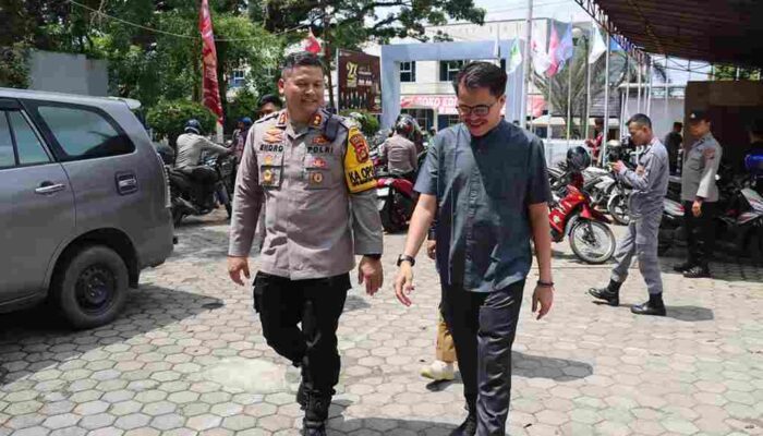 Kapolres Prabumulih Berikan Ucapan Selamat dan Nasi Tumpeng di Empat Lokasi, dalam Rangka HUT TNI Ke-79 