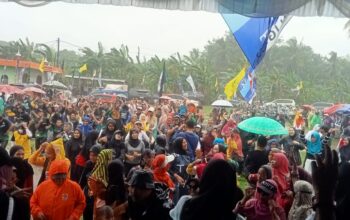 Antusias Pendukung Ngesti – Amin Walau di Guyur Hujan Tetap Semangat