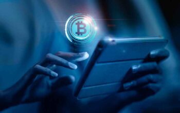 Bitcoin atau Emas: Aset Mana yang Lebih Menjanjikan di Masa Depan?