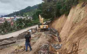 Diduga Kontraktor Nakal, Proyek Jalan Baru Bukit Santiong Bahan Material Tidak Memenuhi Standart 