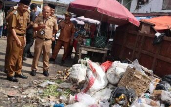 Wabup Merangin Pantau Tumpukan Sampah Di Pasar Baru dan Pasar Rakyat