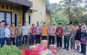 Pabung Kodim 0420/Sarko Dampingi Bupati Sarolangun Tinjau Lokasi Banjir di Kecamatan Pauh