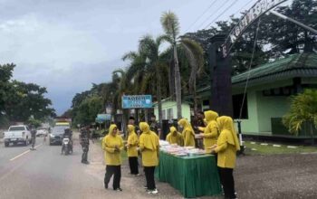 Kodim 0420/Sarko Bagikan Takjil Gratis untuk Memeriahkan Bulan Suci Ramadhan