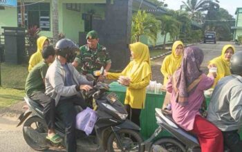 Kodim 0420/Sarko Gelar Pembagian Takjil Gratis Meriahkan Bulan Suci Ramadan