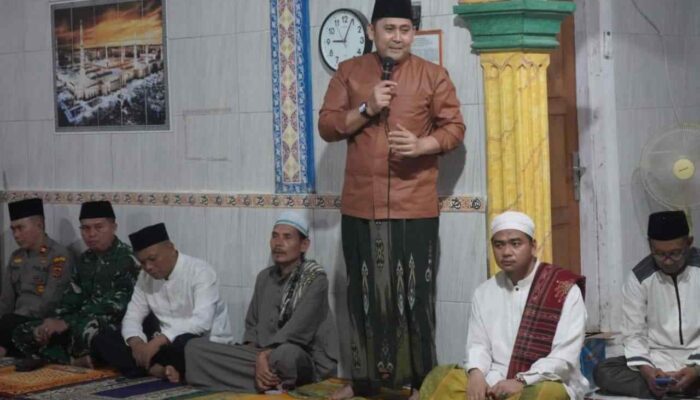 Bupati Merangin dan Istri Safari Ramadhan ke Kampung Halaman