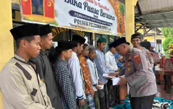 Polsek Pelawan Singkut Bersama Bhayangkari Gelar Buka Puasa Berikan Santunan Untuk Anak Yatim