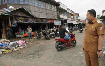 Hari Pertama Kerja, Bupati Sidak ke Puskesmas Rantau Panjang dan Pasar, Banyak Tumpukan di Tengah Pasar