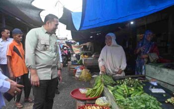 Bupati H M Syukur Kunjungi Pasar Pamenang Temui Tumpukan Sampah yang Sudah Menahun