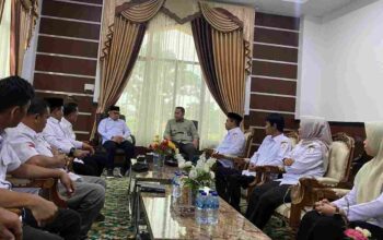 Bupati Merangin Ucapkan Selamat HUT ke-17 Bawaslu Merangin Saat Pengurus Bawaslu Silaturahmi ke Bupati Merangin
