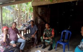 Babinsa Melaksanakan Komunikasi Sosial (Komsos) Dengan Warga Binaannya