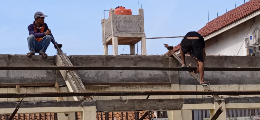 Rehab Gedung SDN Karangsambung 01 Diduga Kontraktor Berbuat Curang