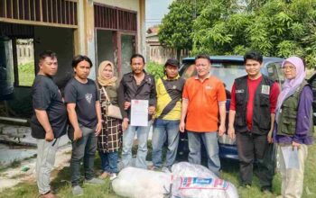 Dinsos Kabupaten Bekasi Salurkan 235 Paket Daging Kurban untuk Keluarga Miskin Ekstrem di Pebayuran