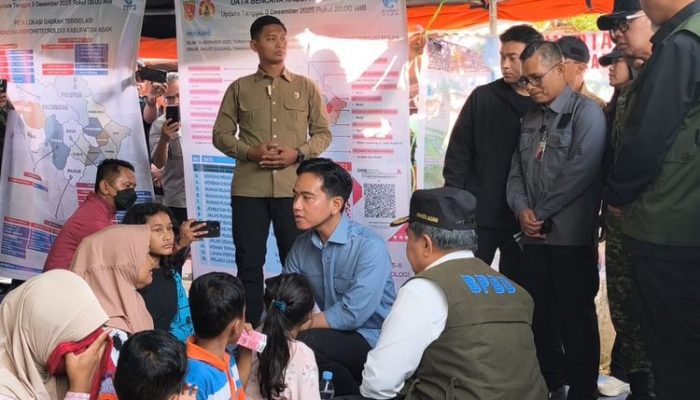Wapres Gibran Kunjungi Tenda Warga Terdampak Banjir Bandang di Kabupaten Agam Sumbar