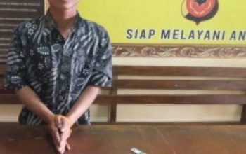 Kapolres Karawang Mengamankan Pelaku Penjual Obat Keras Golongan G Yang Berdalih Melaporkan Halo Kapolres Dengan No.Hp 085882831504 An.Bayu Santra  Karawang – Hotnetnews.co.id   – Pada hari Senin  tanggal 06 April 2026 Sekira pukul.06.00 Wib mendapatkan sumber Laporan Dumas Halo Pak Kapolres Dengan Menggunakan No.HP.0858.8283.1504.melaporkan adanya tempat Peredaran Obat Keras dan Gudang Obat Keras serta ada Oknum Polsek Pakisjaya yang membekingi yang berada di Wilayah Dusun Teluk buyung Desa Teluk buyung Kec.Pakisjaya Kab.Karawang.kemudian personil Piket Polsek Pakisjaya datang ke Lokasi yang di laporkan setelah sampai di lokasi bahwa tidak terdapat penjualan obat keras serta tidak ada gudang obat keras di lokasi yang di laporkan melalui halo pak Kapolres.  – Pada Pukul.10.00 wib Personil Polsek Pakisjaya Melakukan Penyelidikan terhadap No.HP.0858.82831504.yang di gunakan untuk melaporkan ke halo pak Kapolres.setelah di lakukan Penyelidikan Kemudian terungkap bahwa yang Melaporkan ke Halo Kapolres An.Bayu Santra Dengan membeli No Hp baru untuk melaporkan ke halo Kapolres.  – Terungkapnya No.Hp 0858.8283.1504.Pelapor halo pak Kapolres An.Bayu Santra,dengan mengamankan Anak buah Saudara Bayu Santra yang bernama Unda yang menjual Obat Keras jenis tramadol di kediamannya.pada hari Senin tanggal 06 April 2026 sekira pukul 13.00 wib dengan Mengamankan Barang bukti obat keras sebanyak 111 Butir / 11 Lembar,setelah di lakukan interogasi bahwa Saudara Unda mendapatkan obat keras jenis tramadol dari saudara.Bayu Santra ( Belum tertangkap ).  – Kemudian di Lakukan Interogasi terhadap Saudara.Unda masalah  No.Hp.0858.8283.1504 yang di gunakan untuk lapor ke halo Pak Kapolres, – Keterangan saudara Unda bahwa No Hp tersebut di gunakan oleh saudara Bayu Santra untuk melaporkan peredaran Obat Keras yang berlokasi di Desa Telukbuyung Desa.Telukbuyung Kecamatan Pakisjaya Kabupaten Karawang.  – Keterangan Saudara.Unda alasan saudara Bayu Santra melaporkan ke halo pak Kapolres karna merasa tersaingi penjualan obat keras dan untuk menutupi bahwa saudara Bayu Santra menjual Obat Keras jenis tramadol.  – Bahwa dari Pengungkapan tersebut tidak ada oknum Personil Polsek Pakisjaya yang Membekingi penjualan obat keras Jenis Tramadol tersebut serta tidak ada gudang atau penjualan obat keras.  – Untuk Pelaku An.UNDA sudah di amankan di polsek Pakisjaya berikut dengan barang bukti obat keras jenis tramadol. Pelaku Yang di Amankan  Nama Unda Anak buah An Bayu Santra  Tempat Tanggal lahir 17 Juli 2005 Alamat Dusun Karang Mulya RT 10/03 Desa Segarjaya Kecamatan Batu Jaya Kabupaten Karawang