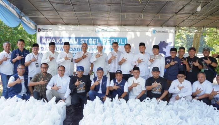 Krakatau Steel Group Salurkan Daging Kurban  untuk Masyarakat Cilegon