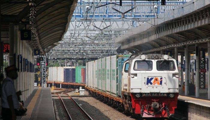 KAI Logistik Jaga Ketahanan Distribusi Nasional Selama Libur Akhir Pekan Kenaikan Yesus Kristus