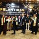 Pengurus DPC FERADI WPI Jakarta Timur dilantik, Waketum Bianca Kalungkan Slempang Kepada Ketua Zainil Yasni