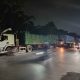Truk Besar Diduga Kuasai Bahu Jalan Provinsi di Cikarang Barat, Pengguna Jalan Minta Dishub, Satpol PP dan Polisi Segera Bertindak