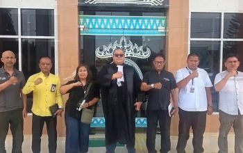 Istri M. Umar bin Abu Tholib kecewa dengan lambannya proses Kejati Lampung memproses Rakhmad Setiawan S.H. Jaksa yang diduga meminta uang kepadanya.