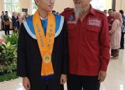 Putra Aktivis Pejuang Kesehatan Masyarakat Raih Gelar Sarjana Biologi