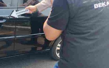 TAS BERISI DOKUMEN PENTING DIBOBOL MALING DI AREA PARKIR DEPAN BANK BCA SUMARECON BEKASI