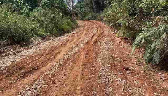 WARGA SELANGO KECEWA! JALAN MENUJU PAMENANG SELATAN MAKIN HANCUR, PROYEK PENGERASAN DIDUGA ASAL JADI