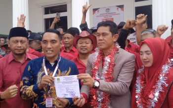 Lautan Pendukung Mengawal Pendaftaran Calon Kades Sumardi Desa Karangmukti