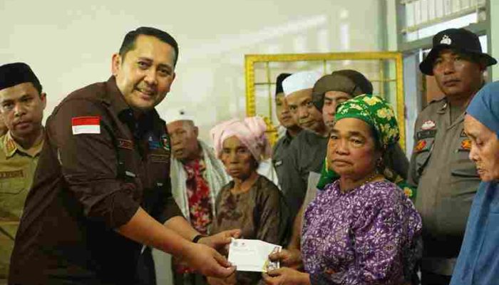 Sampaikan Duka Mendalam, Bupati M. Syukur Salurkan Bantuan Korban Kebakaran Tunggul Bulin